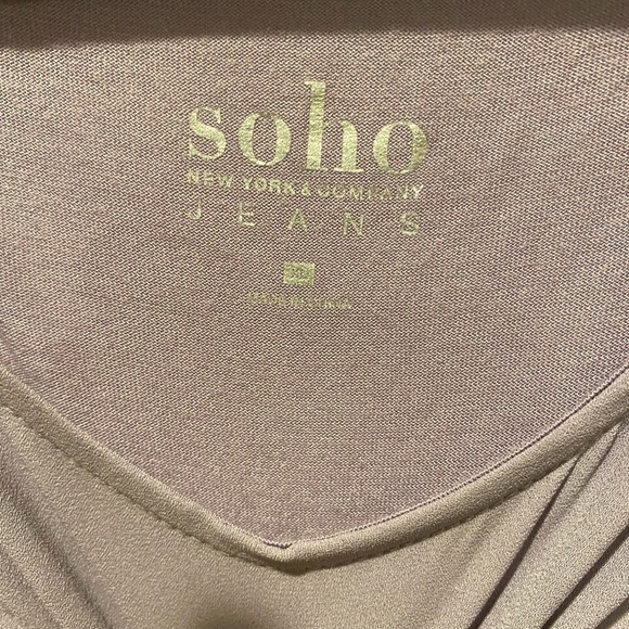 Women's Top​​​​​​​​​​ - Picture 2 of 2